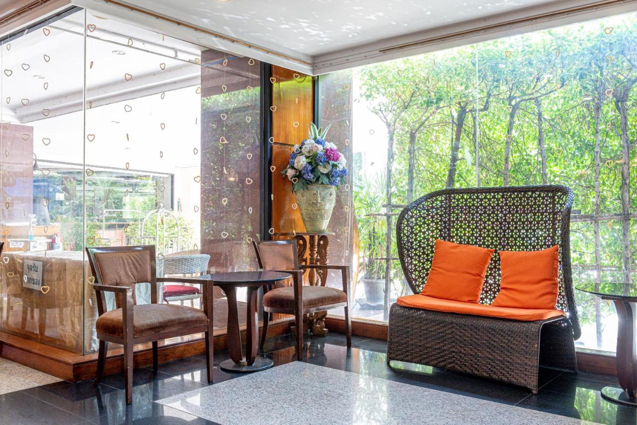 Nonthaburi Palace Hotel Esterno foto