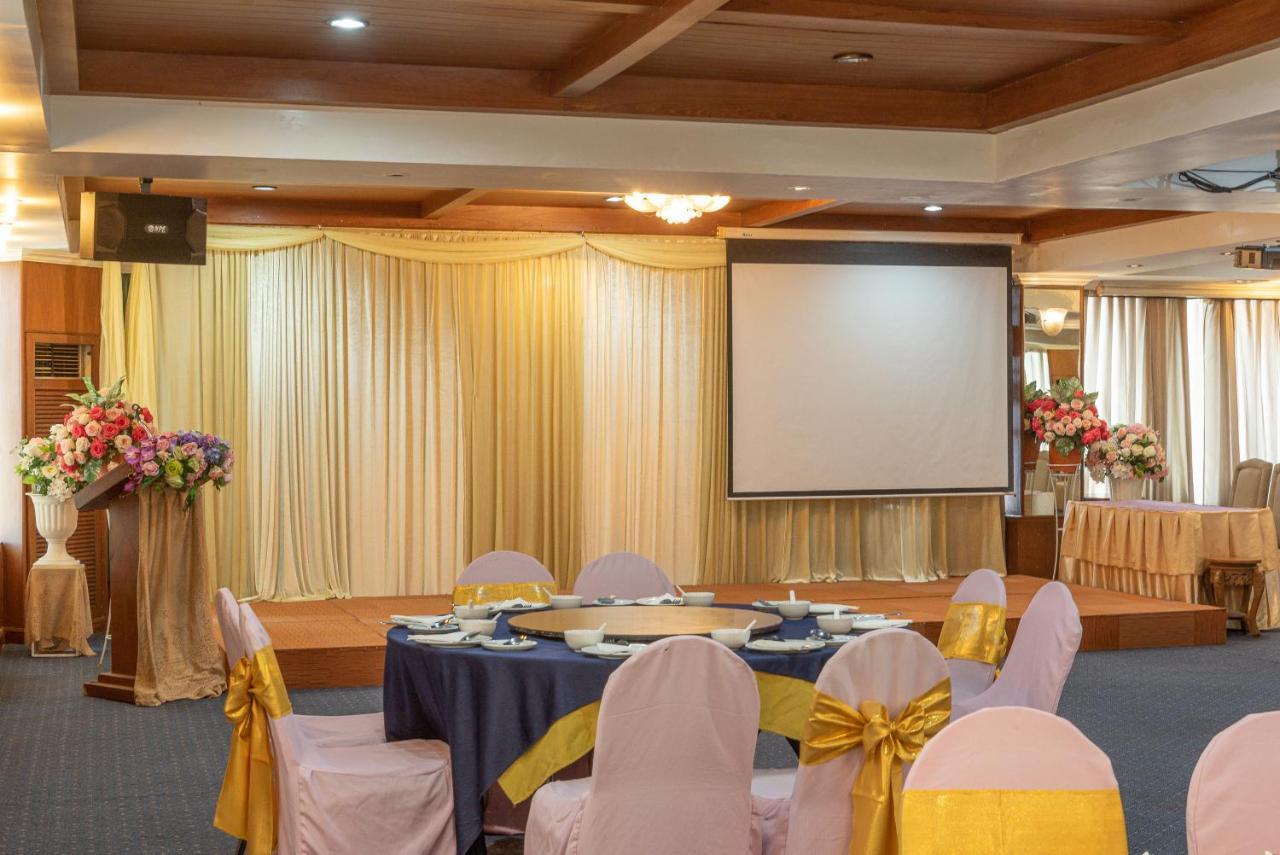 Nonthaburi Palace Hotel Esterno foto