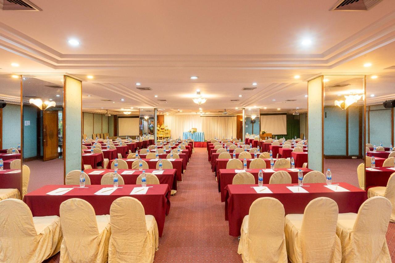 Nonthaburi Palace Hotel Esterno foto