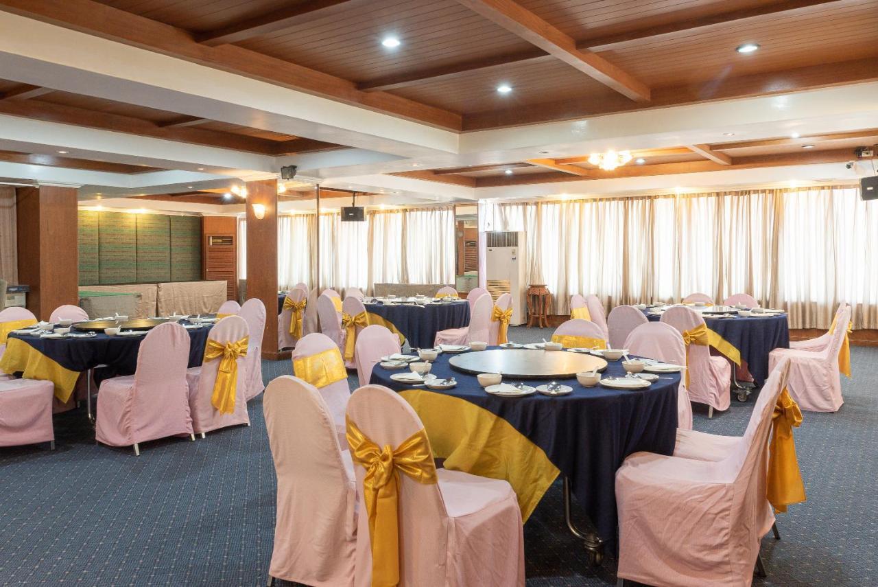 Nonthaburi Palace Hotel Esterno foto
