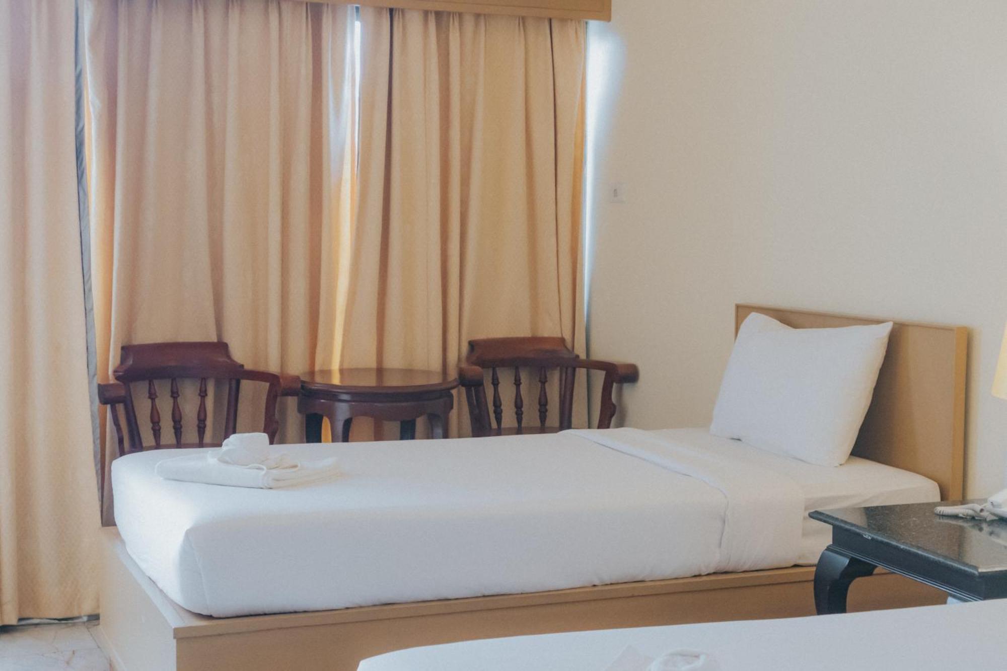 Nonthaburi Palace Hotel Esterno foto