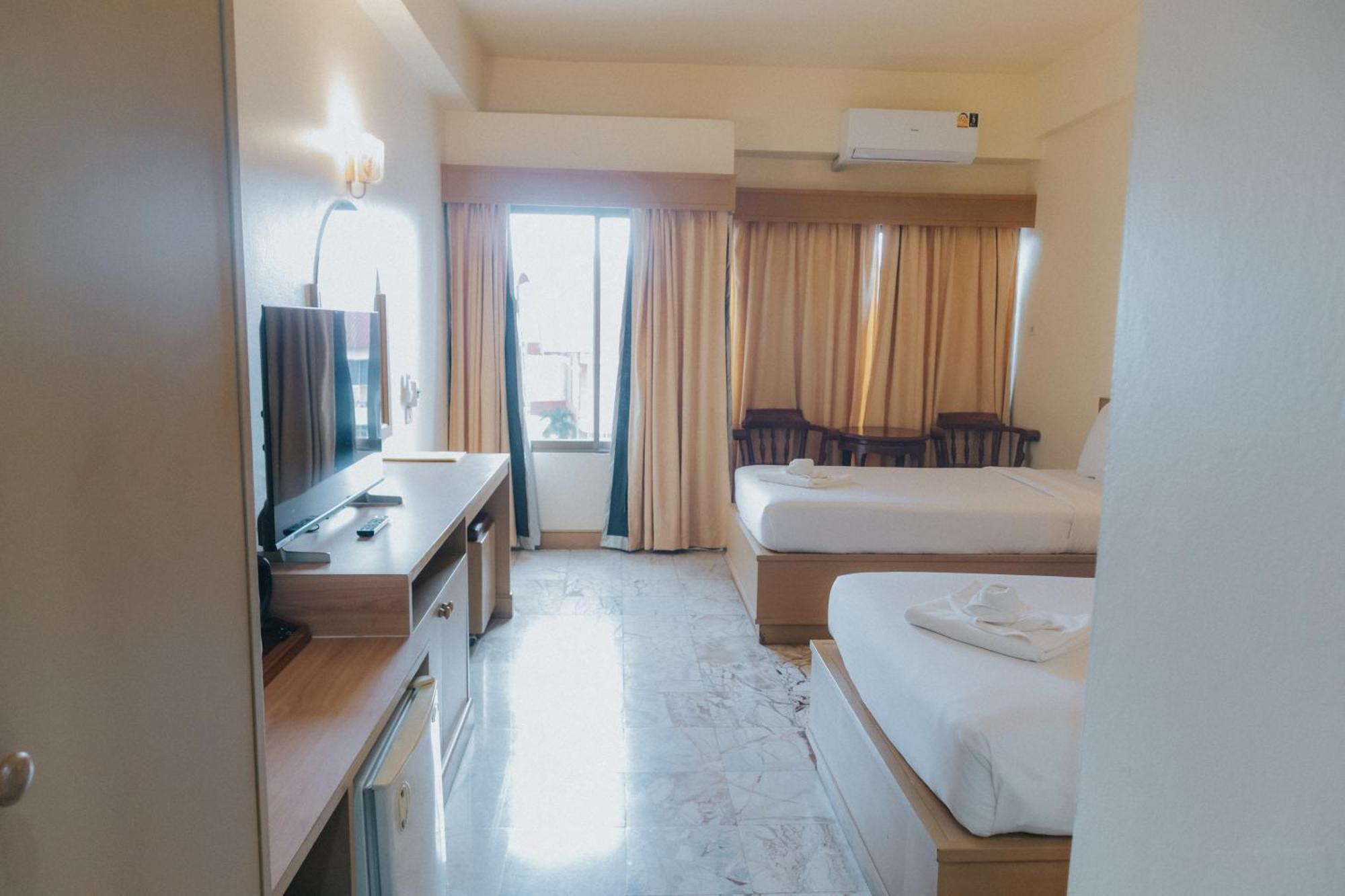 Nonthaburi Palace Hotel Esterno foto