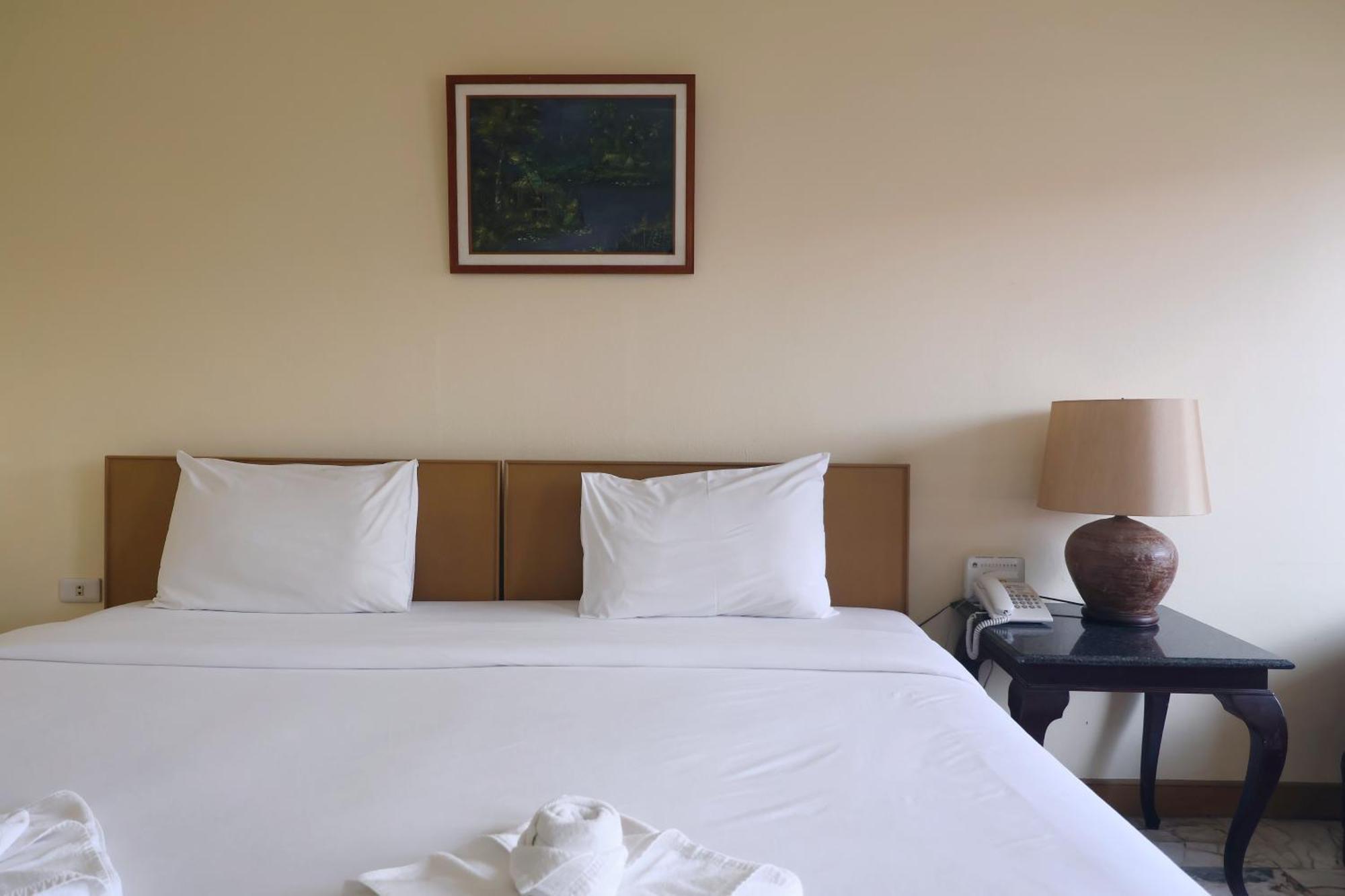 Nonthaburi Palace Hotel Esterno foto