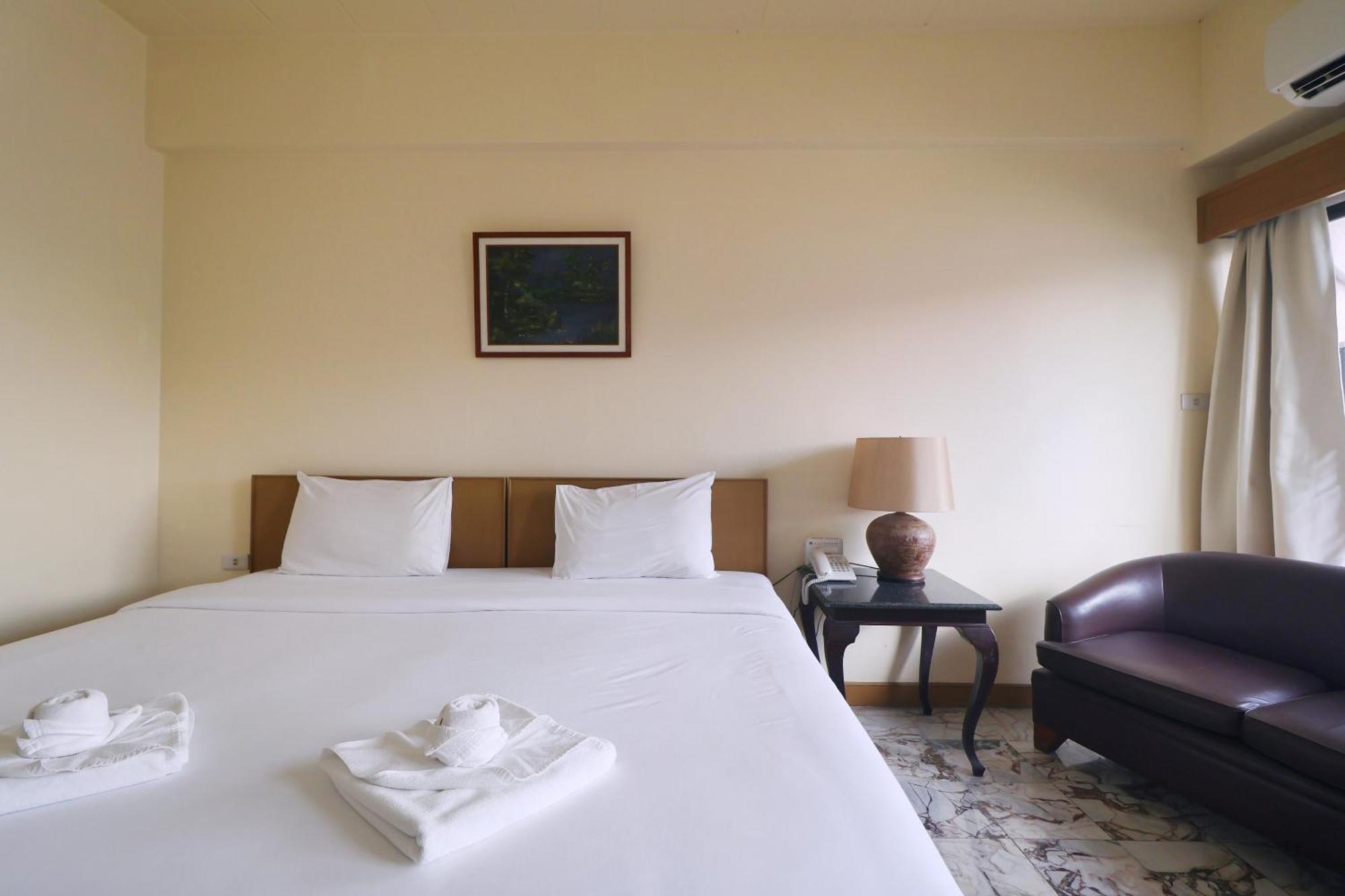 Nonthaburi Palace Hotel Esterno foto