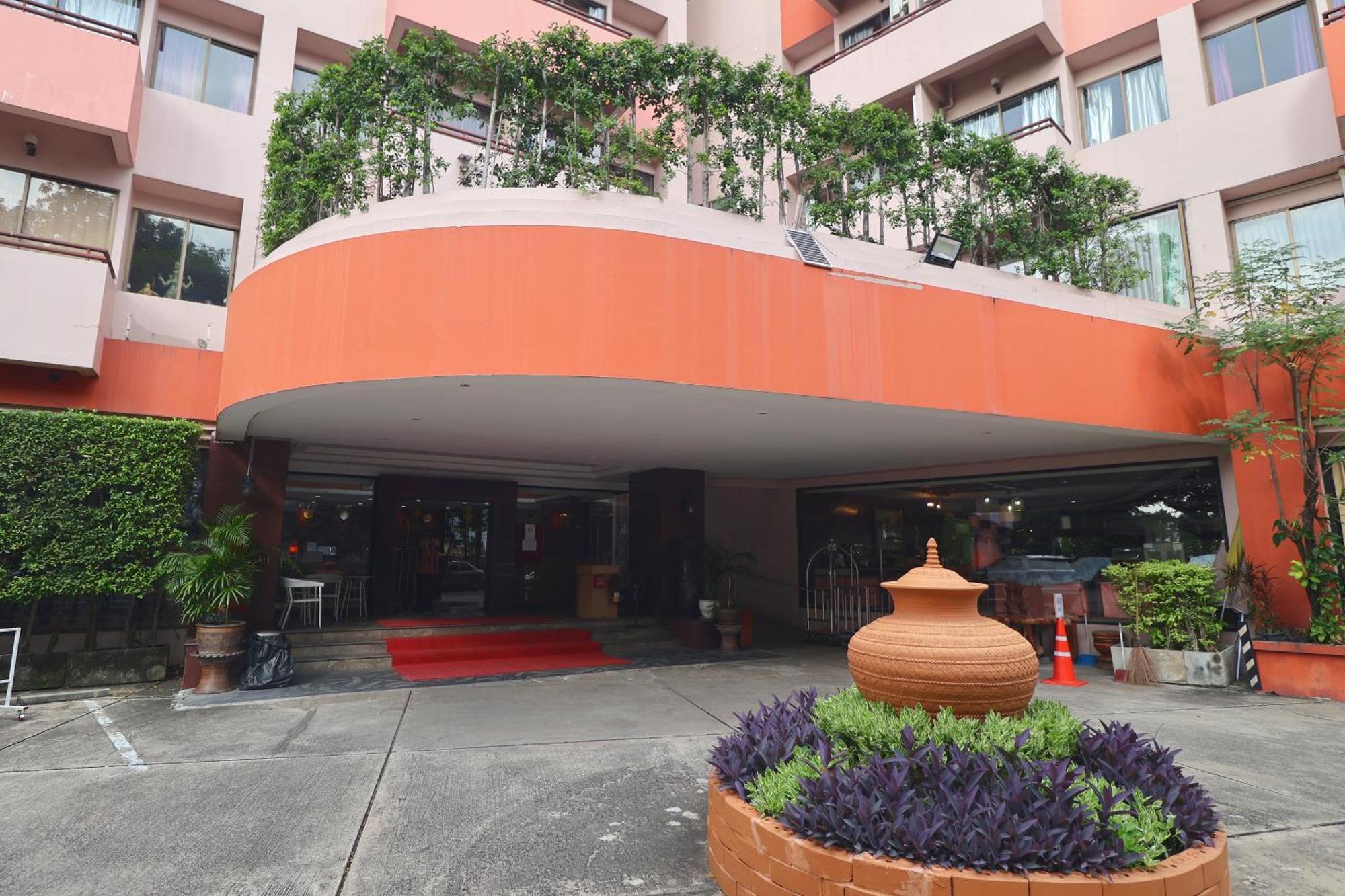 Nonthaburi Palace Hotel Esterno foto