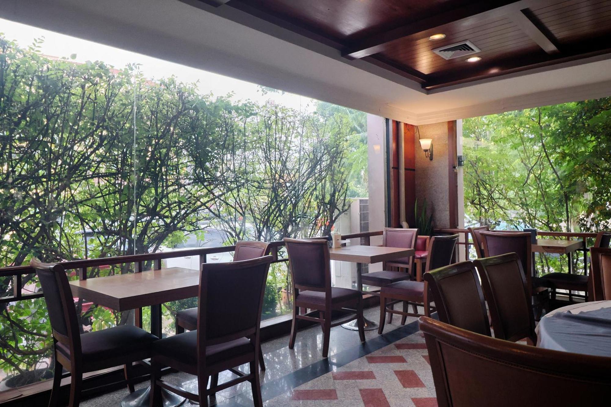 Nonthaburi Palace Hotel Esterno foto