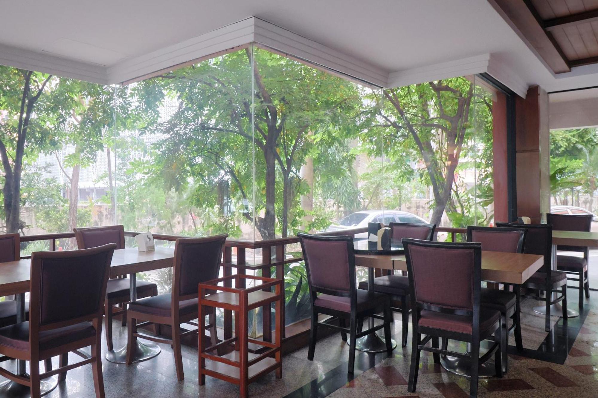 Nonthaburi Palace Hotel Esterno foto