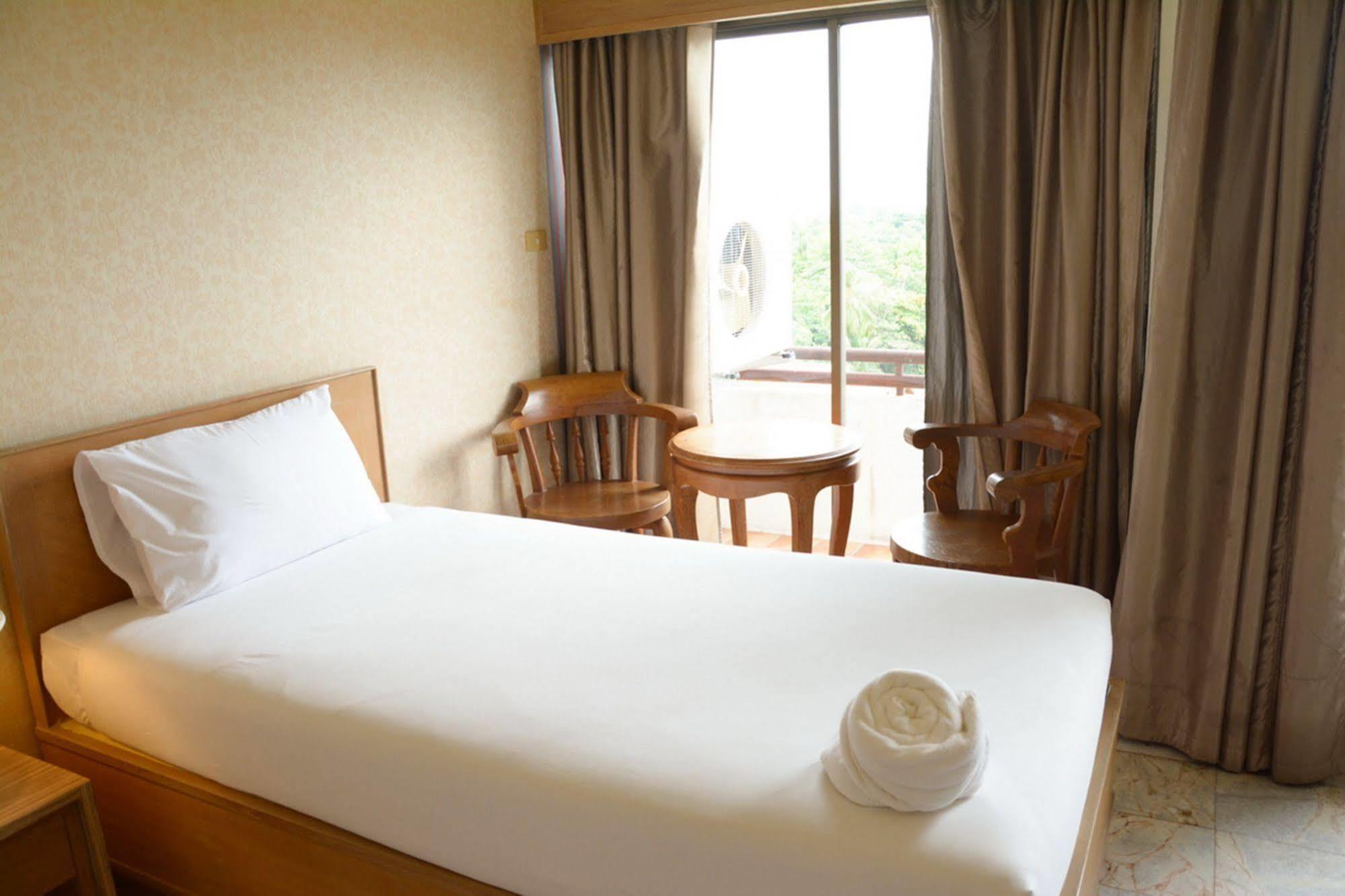 Nonthaburi Palace Hotel Esterno foto