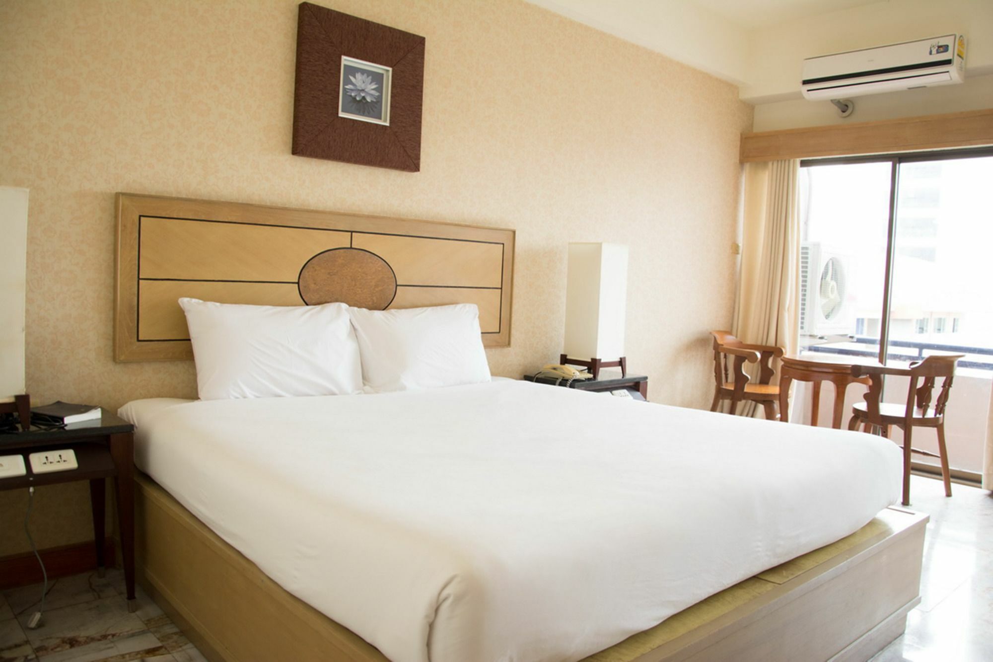 Nonthaburi Palace Hotel Esterno foto