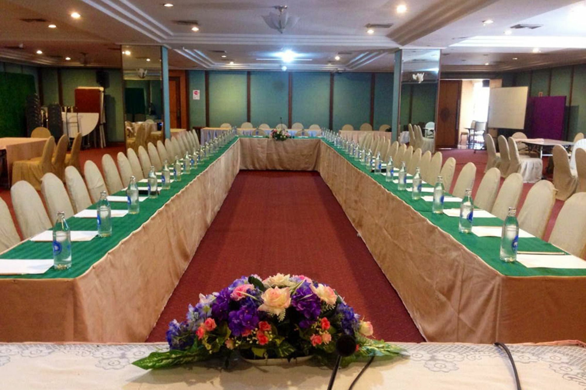 Nonthaburi Palace Hotel Esterno foto